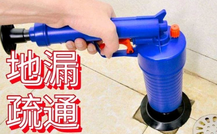 青松路街道疏通地漏