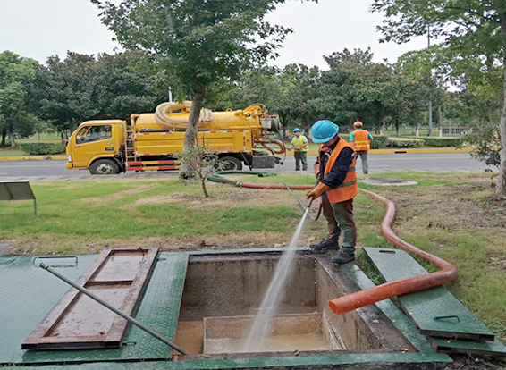 青松路街道化油池清理